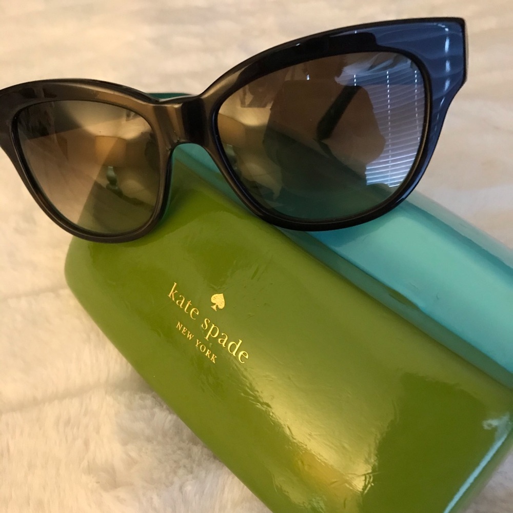 Kate Spade sunnies w/ case